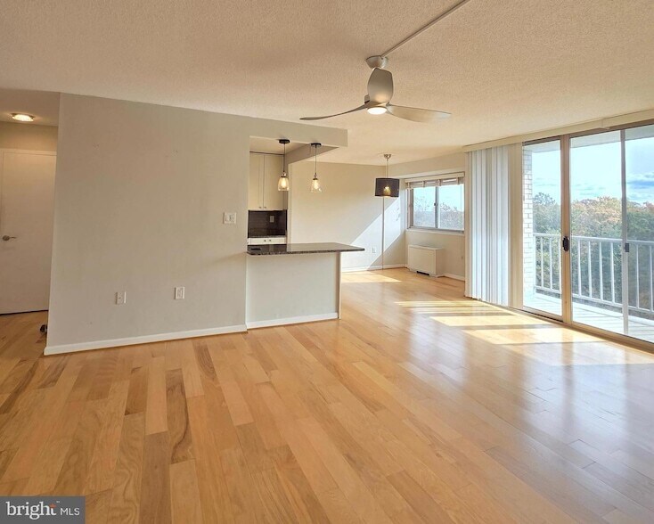 2500 N Van Dorn St, Unit 808 in Alexandria, VA - Building Photo