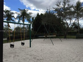 815 Vista Meadows Dr in Weston, FL - Building Photo - Building Photo