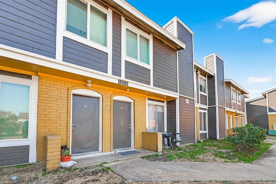 12519 Ashford Meadow Dr, Unit B in Houston, TX - Building Photo