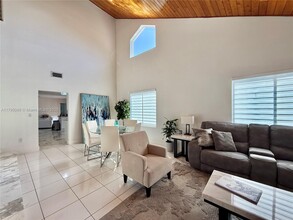 10802 SW 142nd Ct in Miami, FL - Foto de edificio - Building Photo