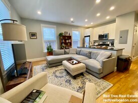 405 S Huntington Ave in Boston, MA - Building Photo