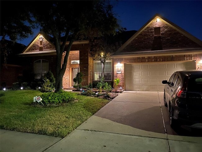 2401 Harbor Chase Dr in Pearland, TX - Building Photo - Building Photo