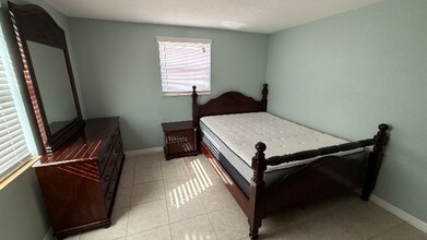 6620 Grace Sweat Rd in Riverview, FL - Foto de edificio - Building Photo