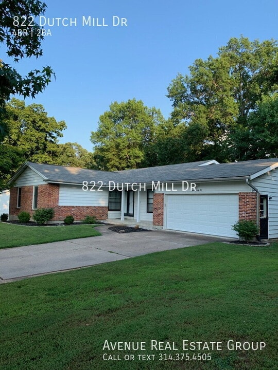 822 Dutch Mill Dr in Ballwin, MO - Building Photo