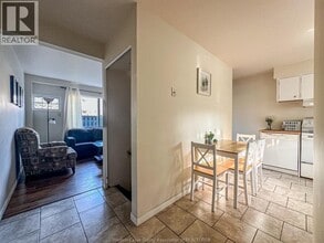 7875 Hawthorne Dr in Windsor, ON - Building Photo - Building Photo