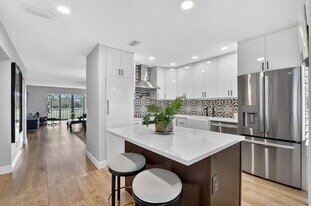 21650 Juego Cir in Boca Raton, FL - Building Photo