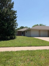 601 S Hickory St in McPherson, KS - Building Photo - Building Photo