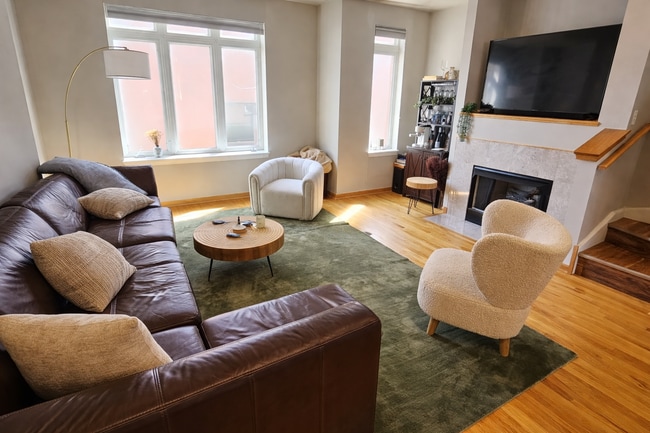 2331 N Lister Ave in Chicago, IL - Building Photo - Building Photo