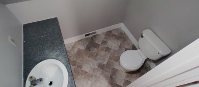 87 Rumford St, Unit 4 in Concord, NH - Building Photo - Building Photo