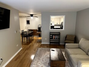 2317 N Neva Ave in Chicago, IL - Building Photo - Building Photo