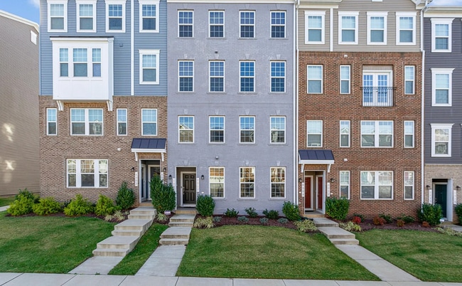 6907 Stoddert Ln in Landover, MD - Building Photo - Building Photo