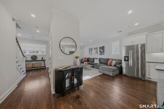145 Brentwood Ave, Unit 103 in Fairfield, CT - Building Photo - Building Photo