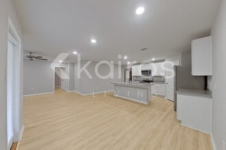 225 Monarch Ln in Pensacola, FL - Foto de edificio - Building Photo