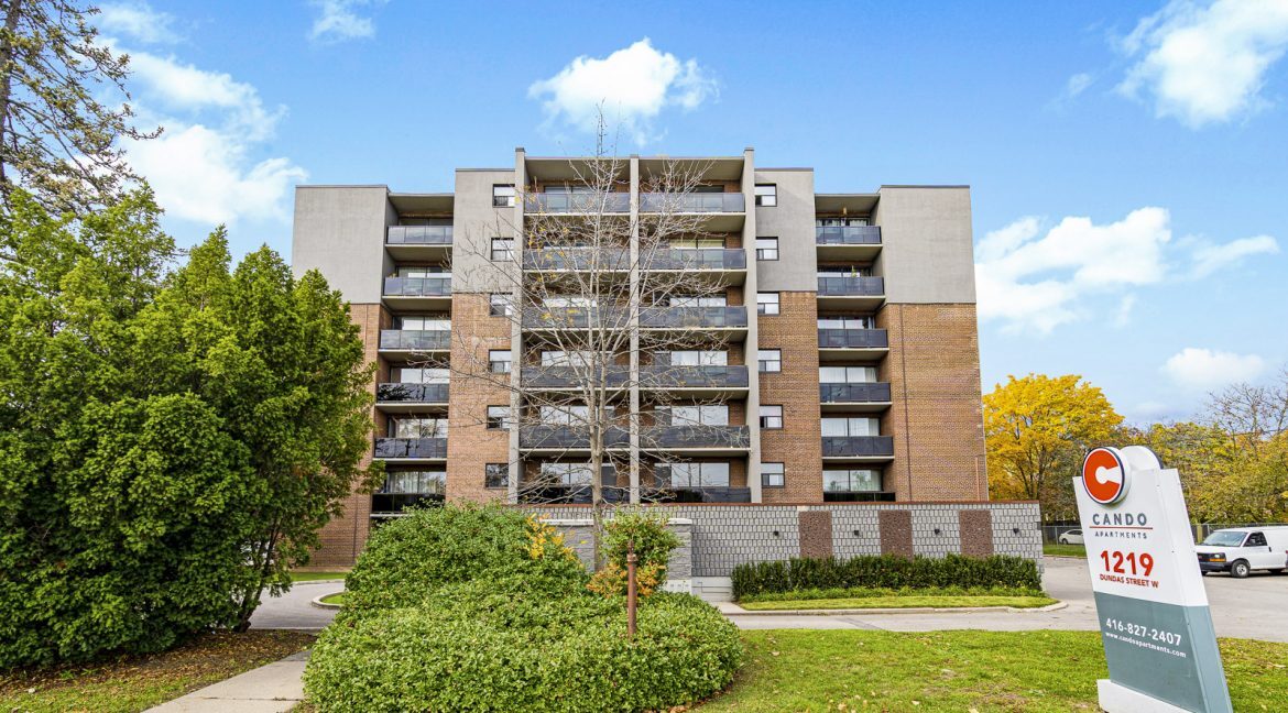 1219 Dundas St W in Mississauga, ON - Building Photo
