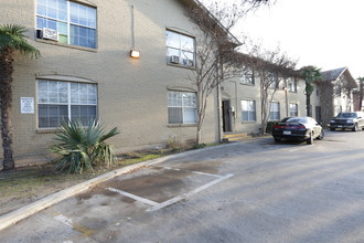 Upper E - Athenian (OLD) in Dallas, TX - Building Photo - Building Photo