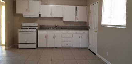 307 Buckley Ave in Bakersfield, CA - Building Photo - Building Photo