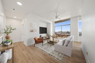 3227 McKinney Ave in Dallas, TX - Building Photo