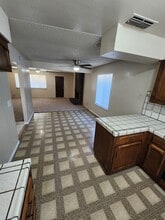 3158 W Austin Way, Unit 102 in Fresno, CA - Foto de edificio - Building Photo