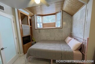 235 Savin Hill Ave, Unit B in Boston, MA - Building Photo - Building Photo