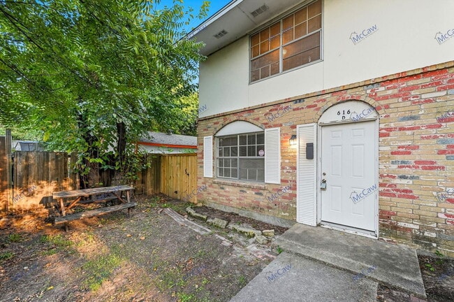 616 Moore St in Garland, TX - Foto de edificio - Building Photo