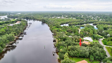 1055 SW Blue Water Way in Stuart, FL - Foto de edificio - Building Photo