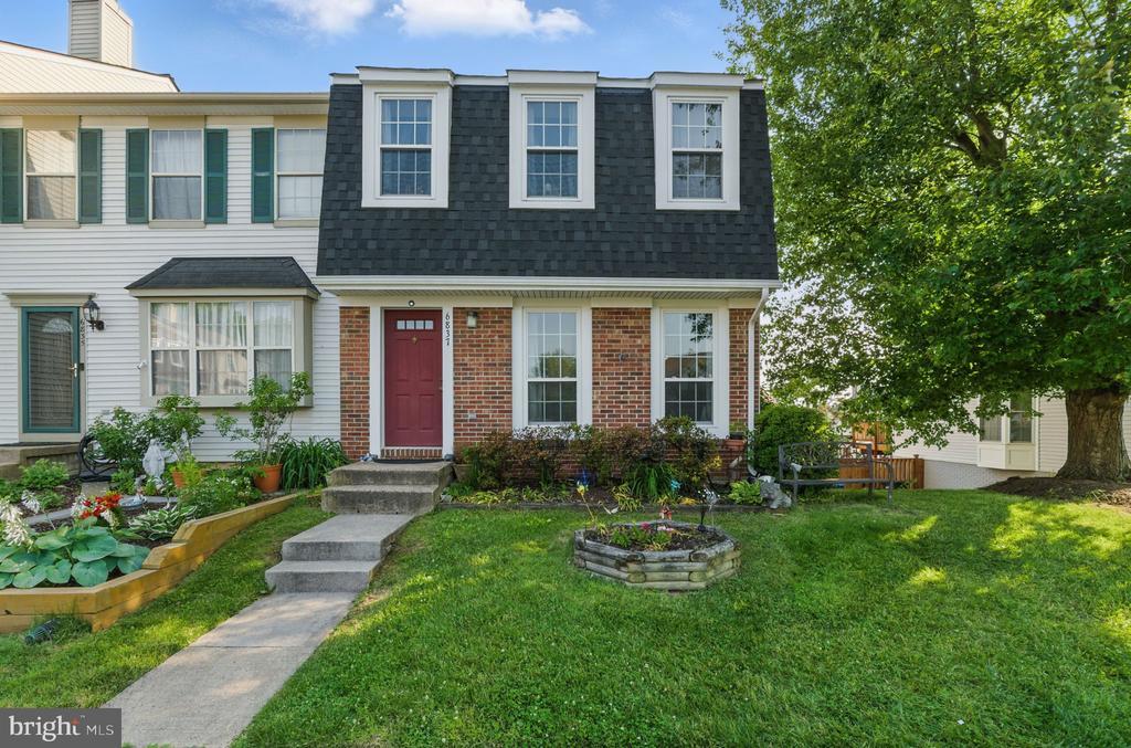 6837 Cottingham Ln in Centreville, VA - Building Photo