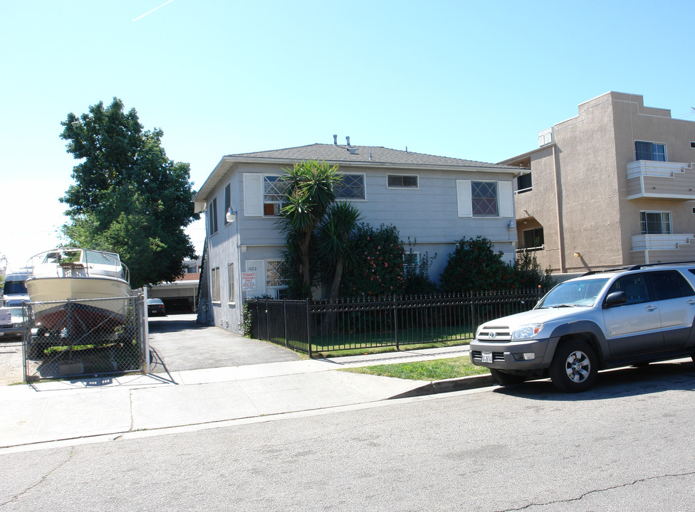 14122 Gilmore St in Van Nuys, CA - Building Photo