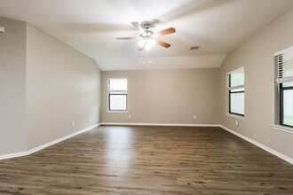 2815 Lexington Park Dr in Spring, TX - Building Photo - Building Photo