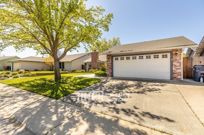 8052 Phoebe Way in Citrus Heights, CA - Building Photo - Building Photo
