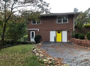 8 Battery Dr in Rossville, GA - Building Photo - Building Photo