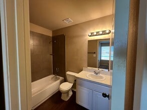 2725 Lovers Lane Rd, Unit Unit 2 in Krum, TX - Building Photo - Building Photo