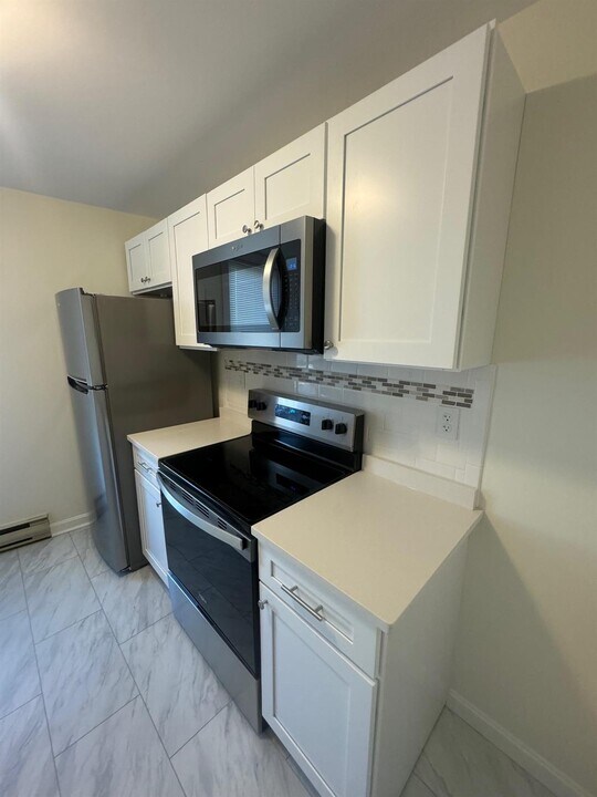 37 Davis Square, Unit 9 in Somerville, MA - Foto de edificio