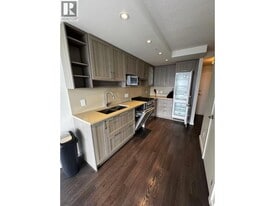 5665 Boundary Rd in Vancouver, BC - Building Photo