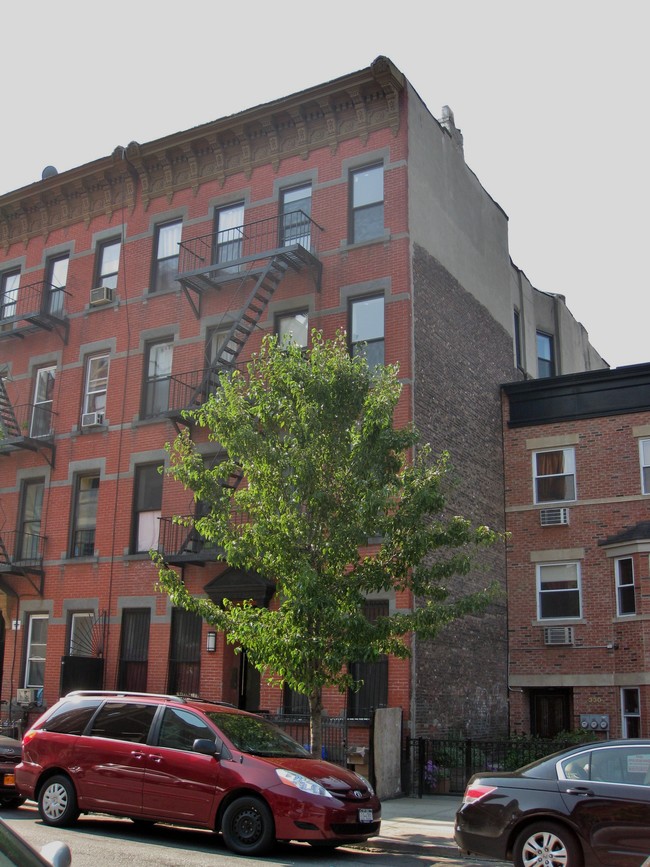 332 Hart St in Brooklyn, NY - Foto de edificio - Building Photo