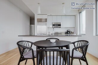 550 W 54th St in New York, NY - Building Photo - Building Photo