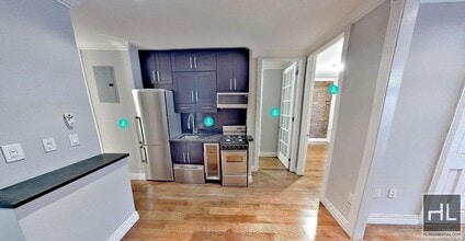 East 5th Street, Unit A1 in New York, NY - Foto de edificio - Building Photo