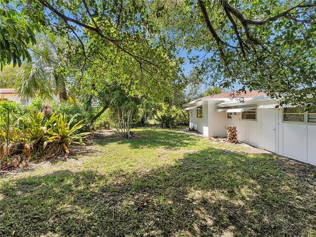 4910 NE 18th Ave in Oakland Park, FL - Building Photo - Building Photo