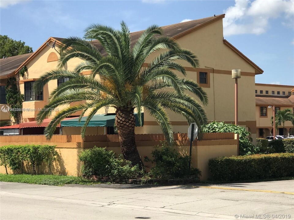 11795 SW 18th St in Miami, FL - Building Photo