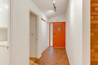 1614 NE 199th Ct in Shoreline, WA - Foto de edificio - Building Photo