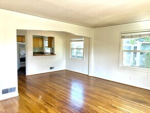 6905-6907-6907 SE 17th Ave in Portland, OR - Building Photo - Building Photo