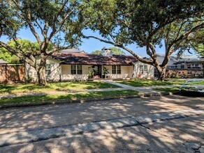 9618 S Rice Ave in Houston, TX - Building Photo - Building Photo