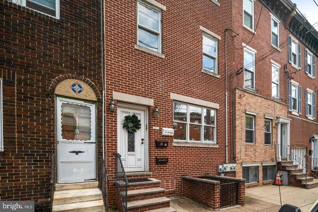 615 S 11th St, Unit 2 in Philadelphia, PA - Building Photo