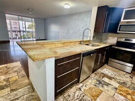 900 NE 12th Ave in Hallandale Beach, FL - Building Photo