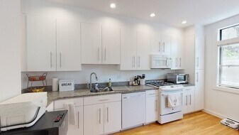 15 Roberts Rd, Unit B in Cambridge, MA - Building Photo
