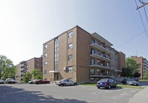 169 Church St E in Brampton, ON - Building Photo