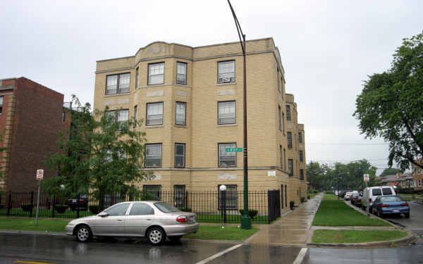 8301 S Paulina St in Chicago, IL - Foto de edificio - Building Photo