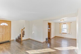 5156 W 63rd Pl in Chicago, IL - Building Photo - Building Photo