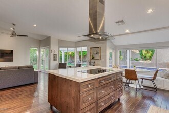 6218 E Waltann Ln in Scottsdale, AZ - Foto de edificio - Building Photo