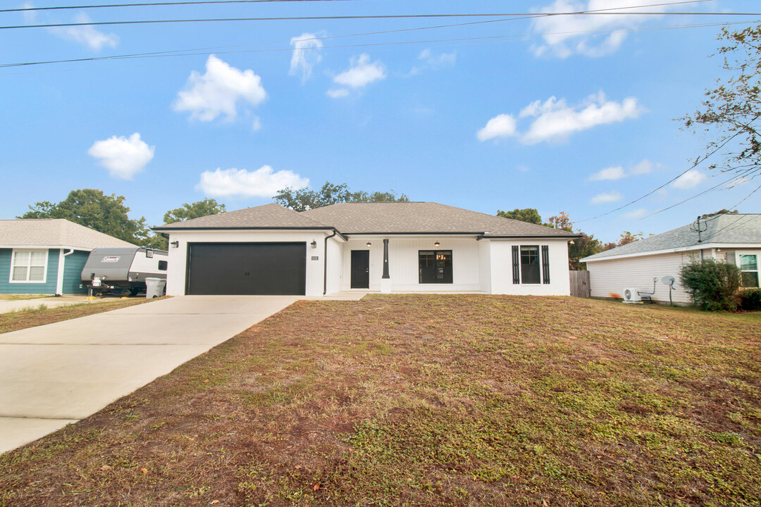 5332 Barbarosa Rd in Gulf Breeze, FL - Building Photo