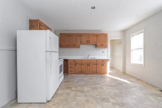 32 Parker St, Unit 2A in Springfield, MA - Foto de edificio - Building Photo